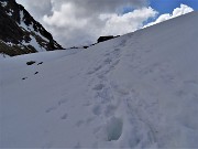 51 Ancora tanta neve con affondi profondi alla Baita dei Tre Pizzi (2116 m)i